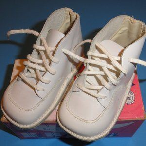 Vintage Baby Shoes NEW 1950s excellent cond, white leather Wee Walker, K5-